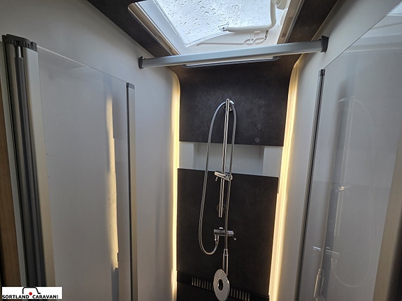 Adria MATRIX PLUS 670 DL 30 of 30