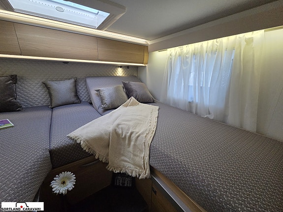 Adria MATRIX PLUS 670 DL 25 of 30