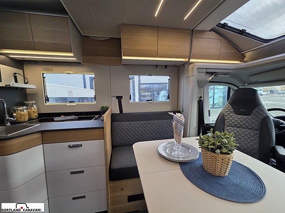 Adria MATRIX PLUS 670 DL 13 of 30