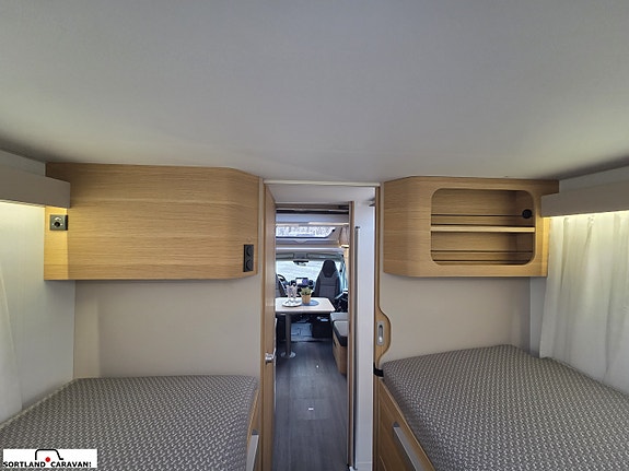 Adria MATRIX PLUS 670 DL 28 of 30