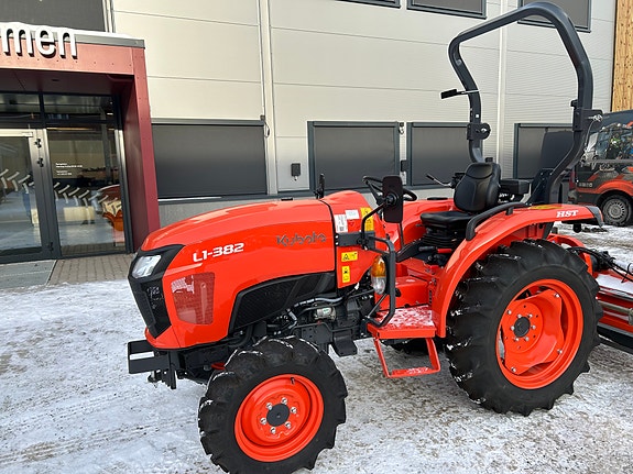 Kubota L1-382 HST 2 of 4