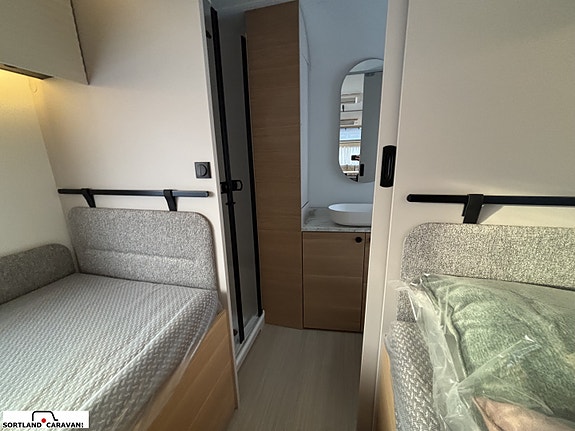 Adria ADORA 663 UT 28 of 30