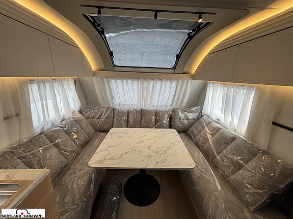 Adria ADORA 663 UT 12 of 30