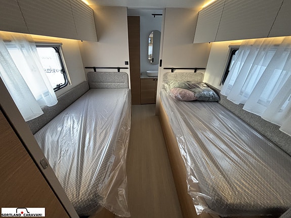 Adria ADORA 663 UT 23 of 30