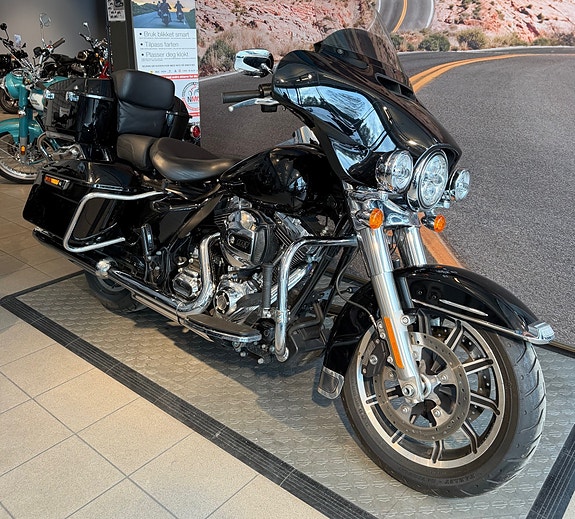 Harley-Davidson FLHTP Police 2 of 5