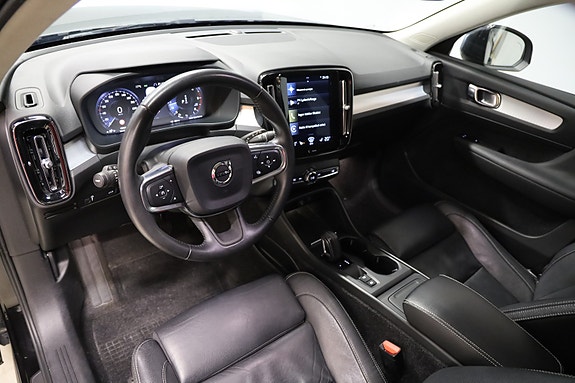 Volvo XC40 5 of 12