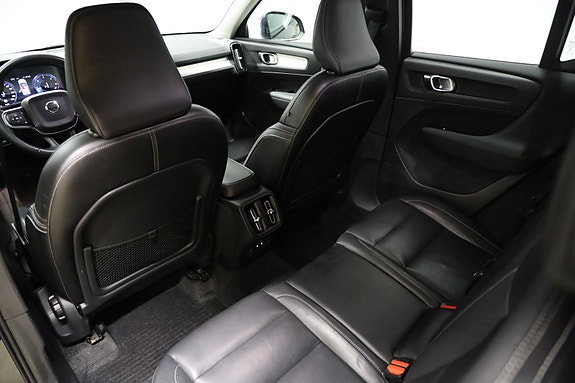 Volvo XC40 10 of 12