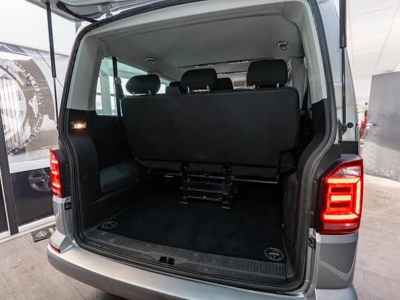 Volkswagen Caravelle 13 of 30