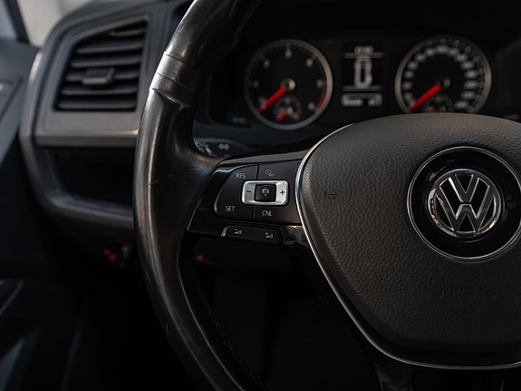 Volkswagen Caravelle 24 of 30