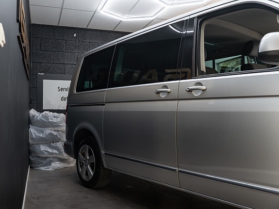 Volkswagen Caravelle 5 of 5