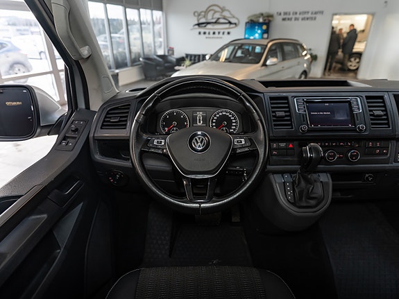 Volkswagen Caravelle 23 of 30