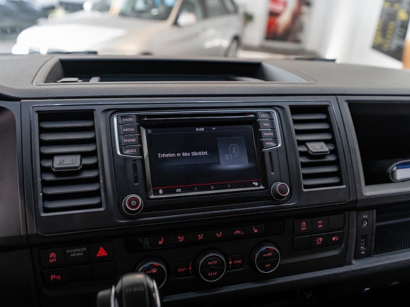 Volkswagen Caravelle 29 of 30