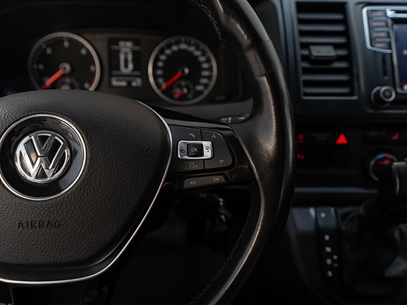 Volkswagen Caravelle 25 of 30