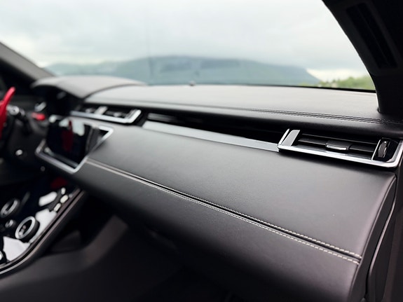 Land Rover Range Rover Velar 24 of 30
