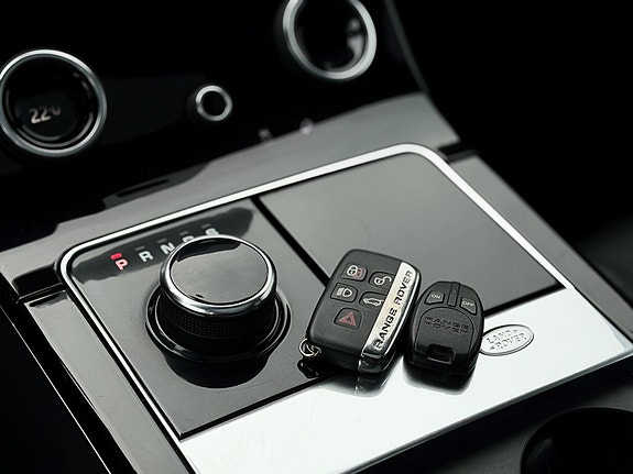 Land Rover Range Rover Velar 15 of 30