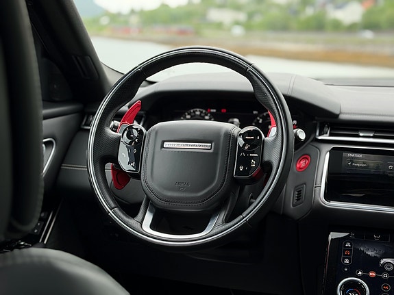 Land Rover Range Rover Velar 17 of 30