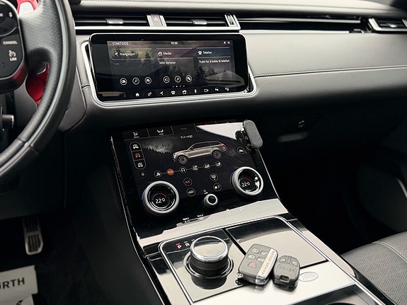 Land Rover Range Rover Velar 14 of 30