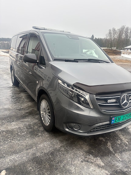 Mercedes-Benz eVito Tourer 2 of 5