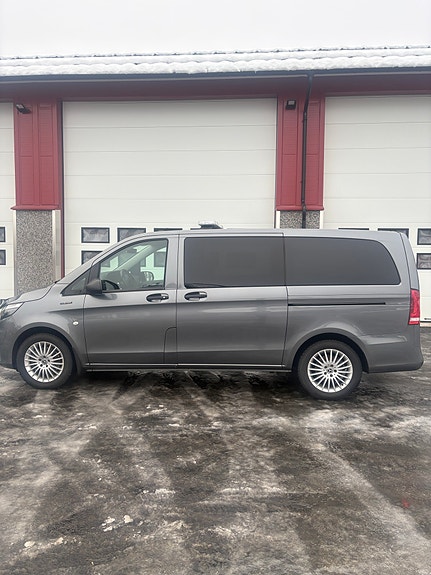 Mercedes-Benz eVito Tourer 4 of 5