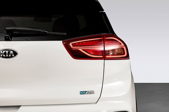 Elegant baklys med Eco Plug-in emblem, praktisk og grønn hybrid.