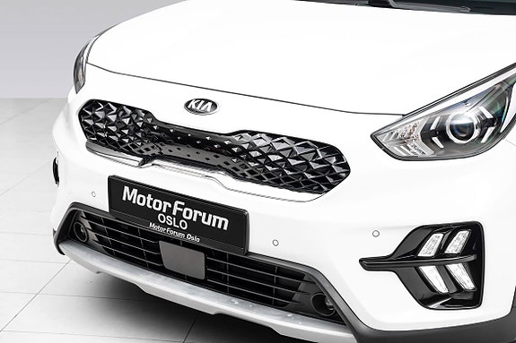 Tøff black grille og avanserte LED-hovedlys gir særpreg.