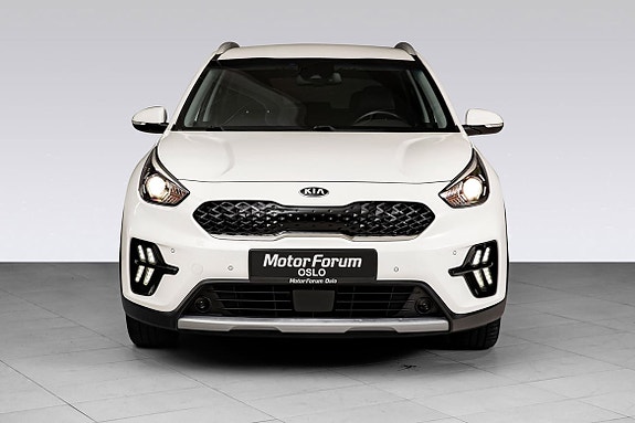 Front med effektive LED-dagslys og et sportslig preg.