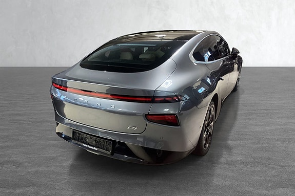 Panoramaglasstak gir romfølelse og ekstra lys innvendig.