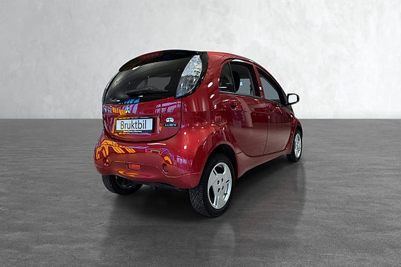 Støtter CHAdeMO-hurtiglading, som gjør det enkelt å fylle på strøm underveis om nødvendig.