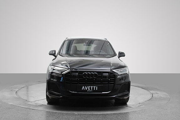 Audi Q7 2 of 5