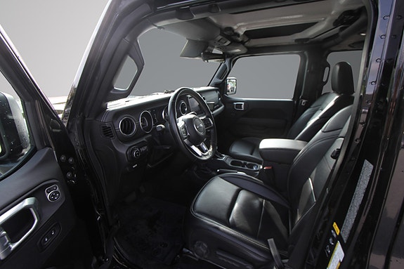 Jeep Gladiator 13 of 22