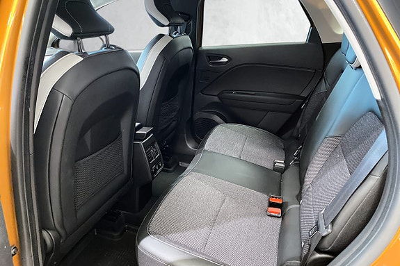 Isofix på begge sider gjør dette til en flott familiebil, eller bil nr2! Baksetene kan i tillegg kjøres frem og tilbake.