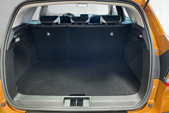 Inntil 379 liter (med baksetet skjøvet frem) og inntil 1118 liter (med baksetet nedfelt).