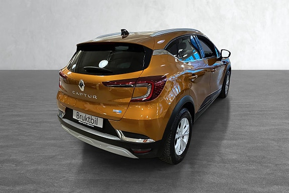 Det medfølger to ladekabler (en Type 2 og en vegglader) for enkel lading både hjemme og på farten.