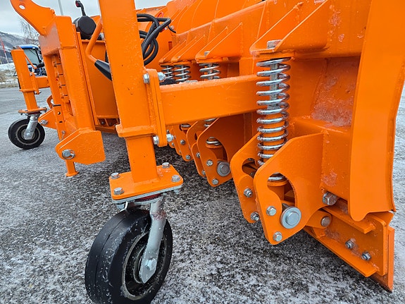 AGROQUIP FLYTSYSTEM VIKPLOG -DIAGONAL-SPISSPLOG-Y PLOG-SKRÅPLOG 4 of 30