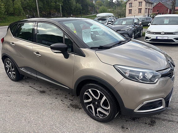 Renault Captur 3 of 5