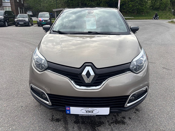 Renault Captur 2 of 5