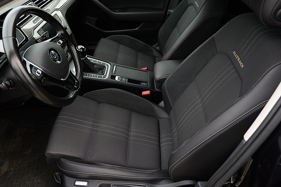 Volkswagen Passat Alltrack 21 of 30