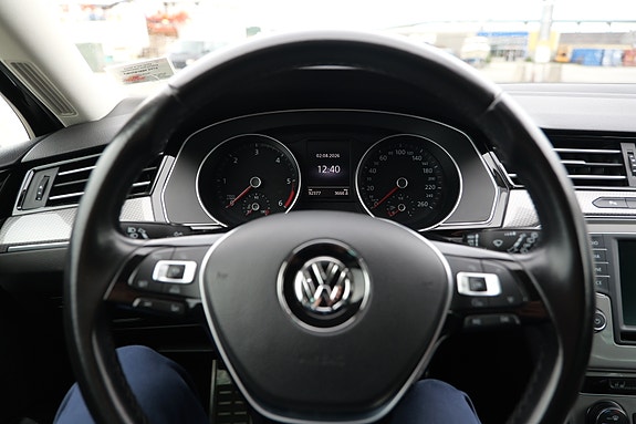 Volkswagen Passat Alltrack 8 of 30