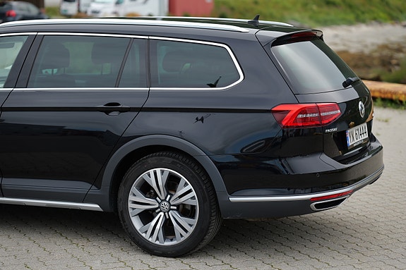 Volkswagen Passat Alltrack 24 of 30