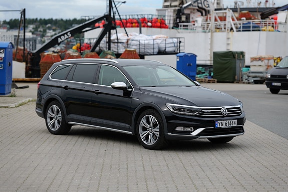 Volkswagen Passat Alltrack 25 of 30