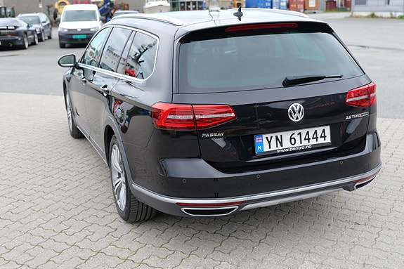 Volkswagen Passat Alltrack 6 of 30