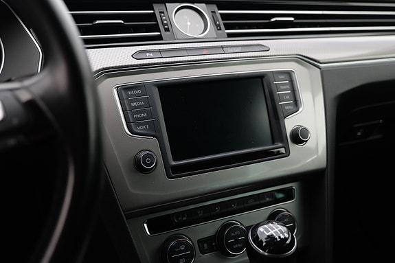 Volkswagen Passat Alltrack 16 of 30