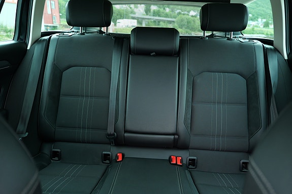 Volkswagen Passat Alltrack 15 of 30