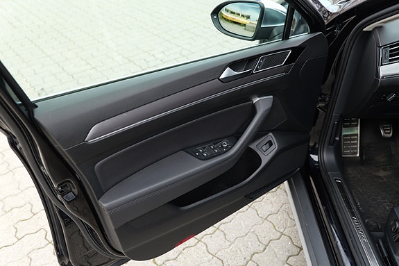 Volkswagen Passat Alltrack 19 of 30