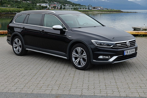 Volkswagen Passat Alltrack 4 of 30