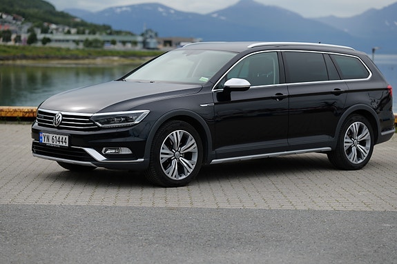 Volkswagen Passat Alltrack 2 of 30