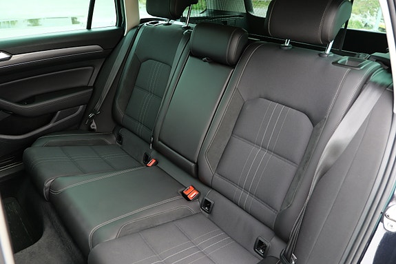 Volkswagen Passat Alltrack 14 of 30