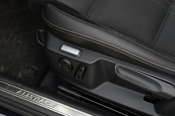 Volkswagen Passat Alltrack 18 of 30
