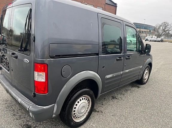 Ford Transit Connect 8 of 17