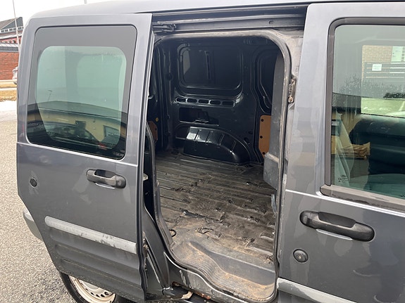Ford Transit Connect 17 of 17